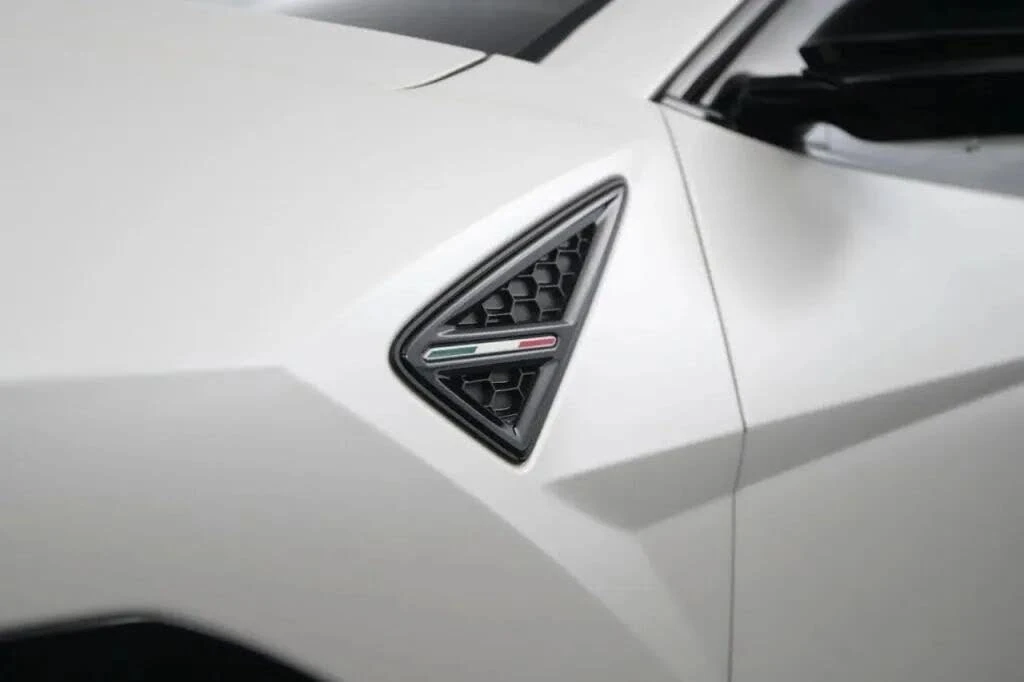 2022 Lamborghini Urus - Image 13 of 31
