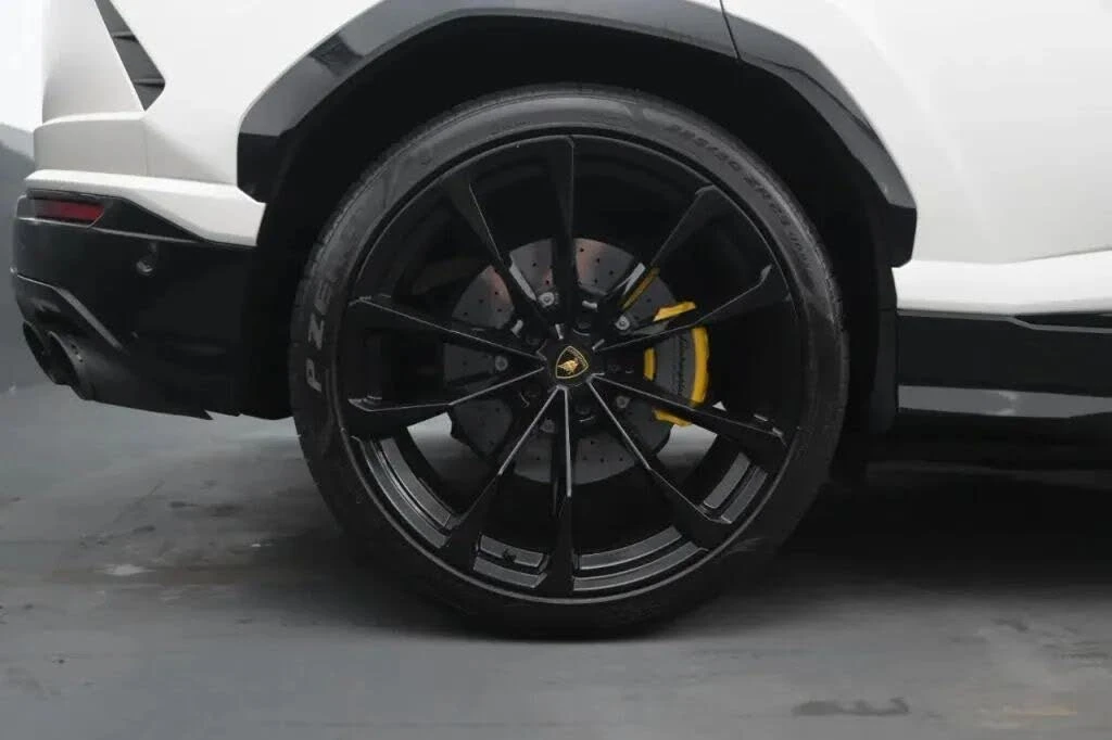 2022 Lamborghini Urus - Image 23 of 31