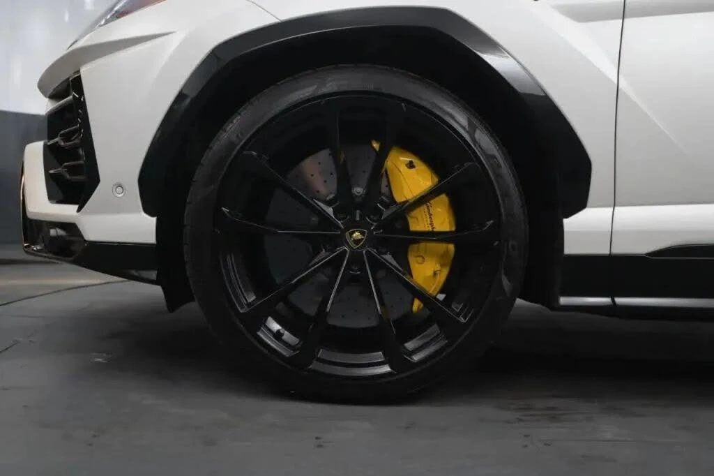 2022 Lamborghini Urus - Image 12 of 31