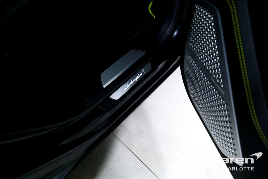2022 Lamborghini Urus - Image 23 of 31