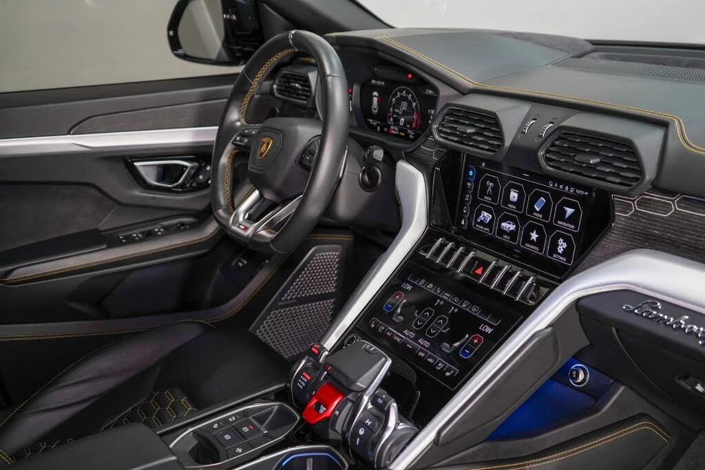 2022 Lamborghini Urus - Image 26 of 31