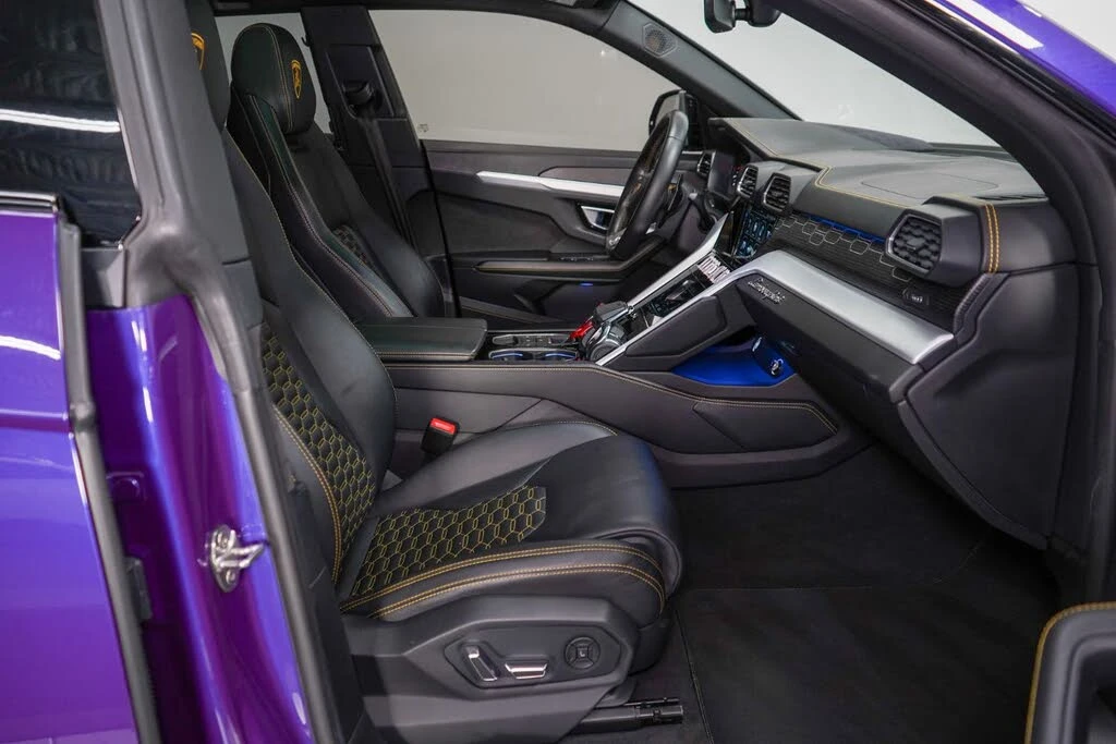 2022 Lamborghini Urus - Image 2 of 31