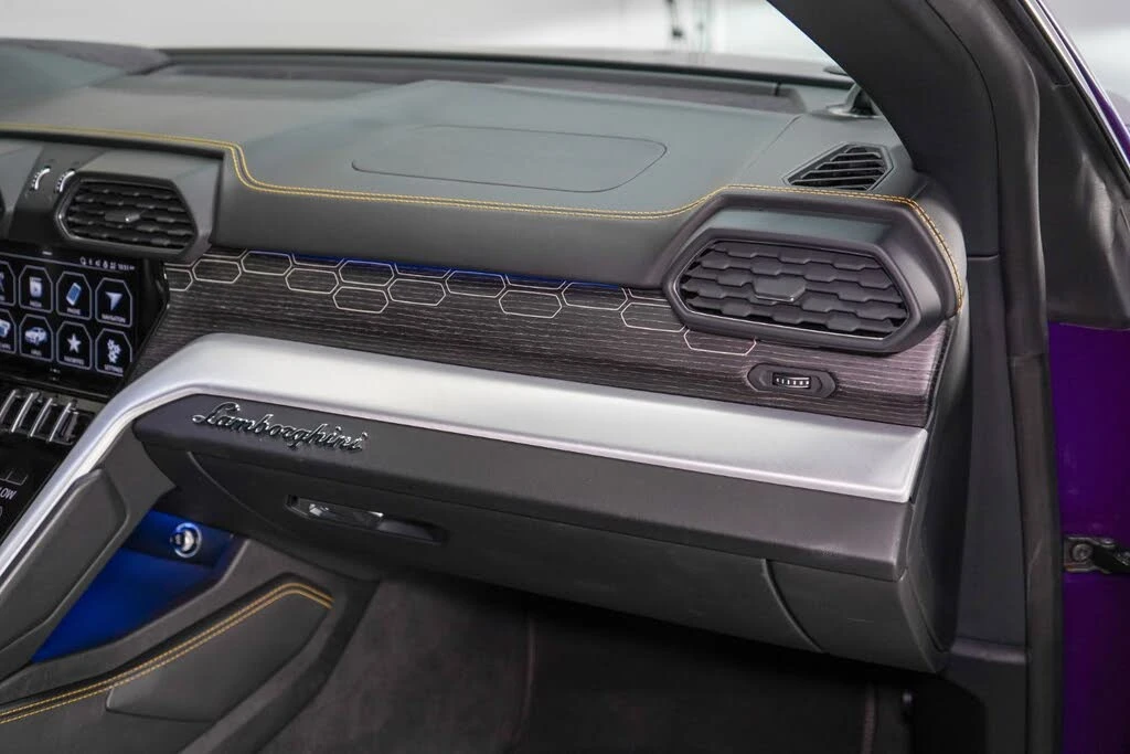 2022 Lamborghini Urus - Image 28 of 31