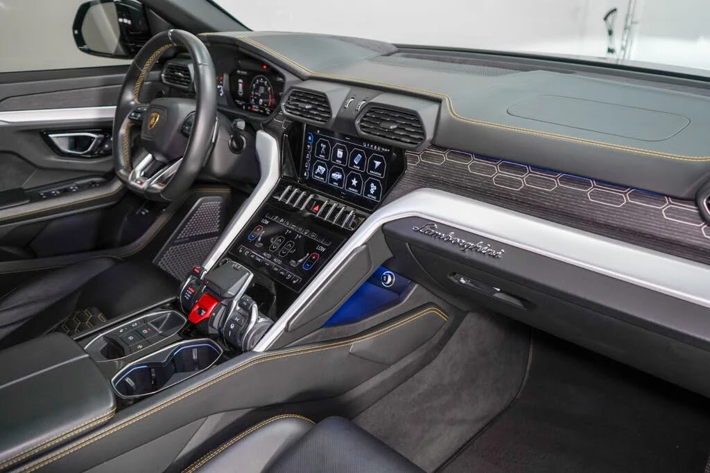 2022 Lamborghini Urus - Image 27 of 31