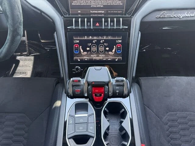 2022 Lamborghini Urus - Image 15 of 24