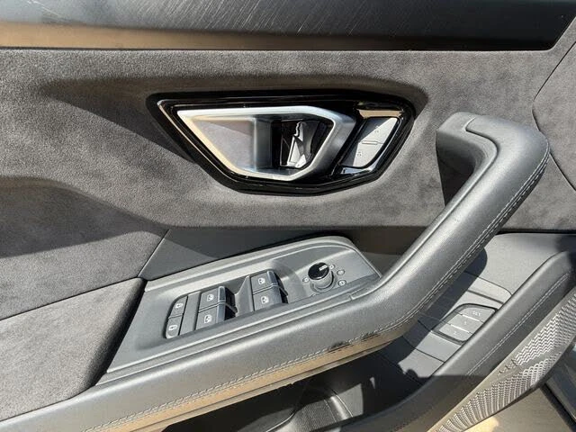 2022 Lamborghini Urus - Image 11 of 24