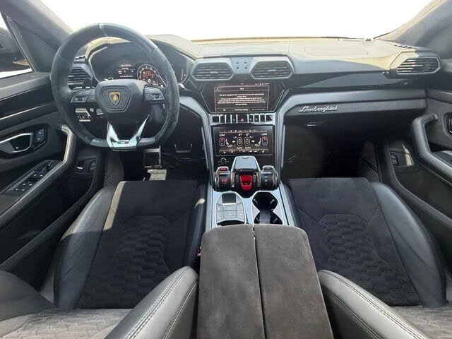 2022 Lamborghini Urus - Image 12 of 24