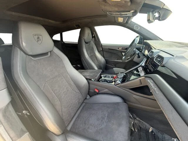 2022 Lamborghini Urus - Image 16 of 24