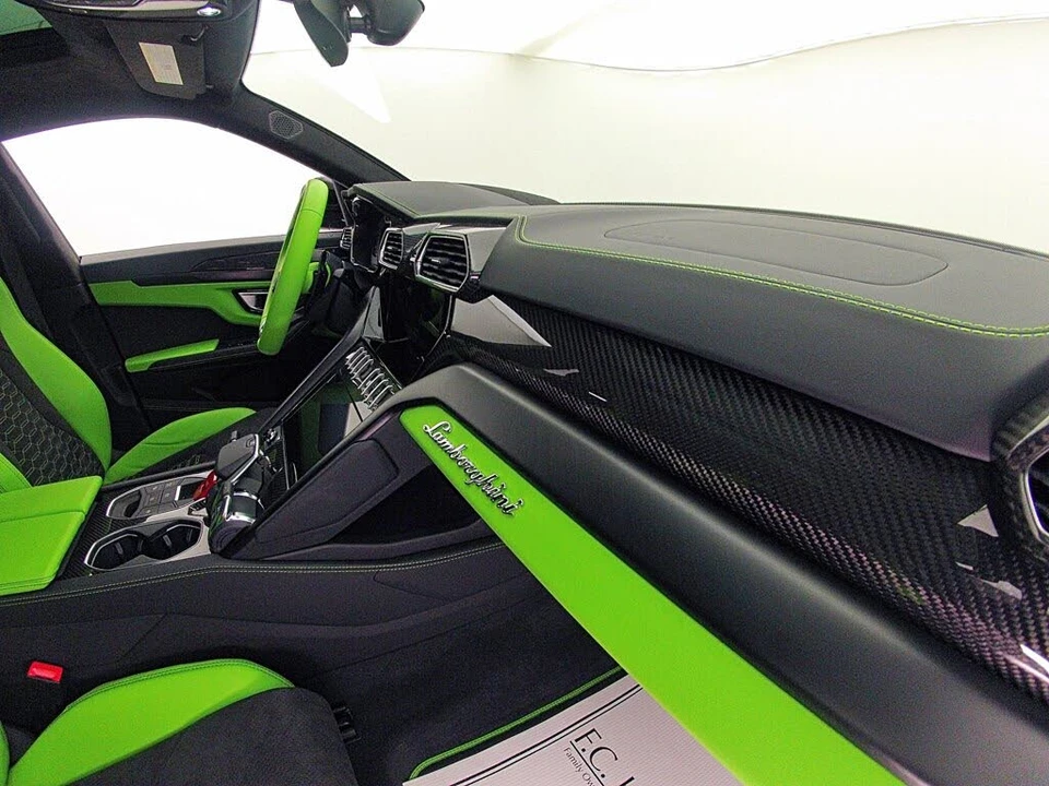 2022 Lamborghini Urus - Image 27 of 31