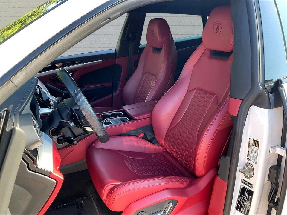 2022 Lamborghini Urus - Image 19 of 28
