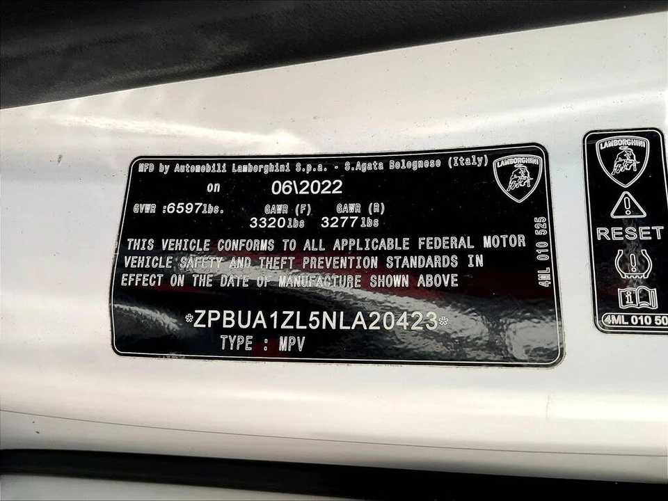 2022 Lamborghini Urus - Image 17 of 28