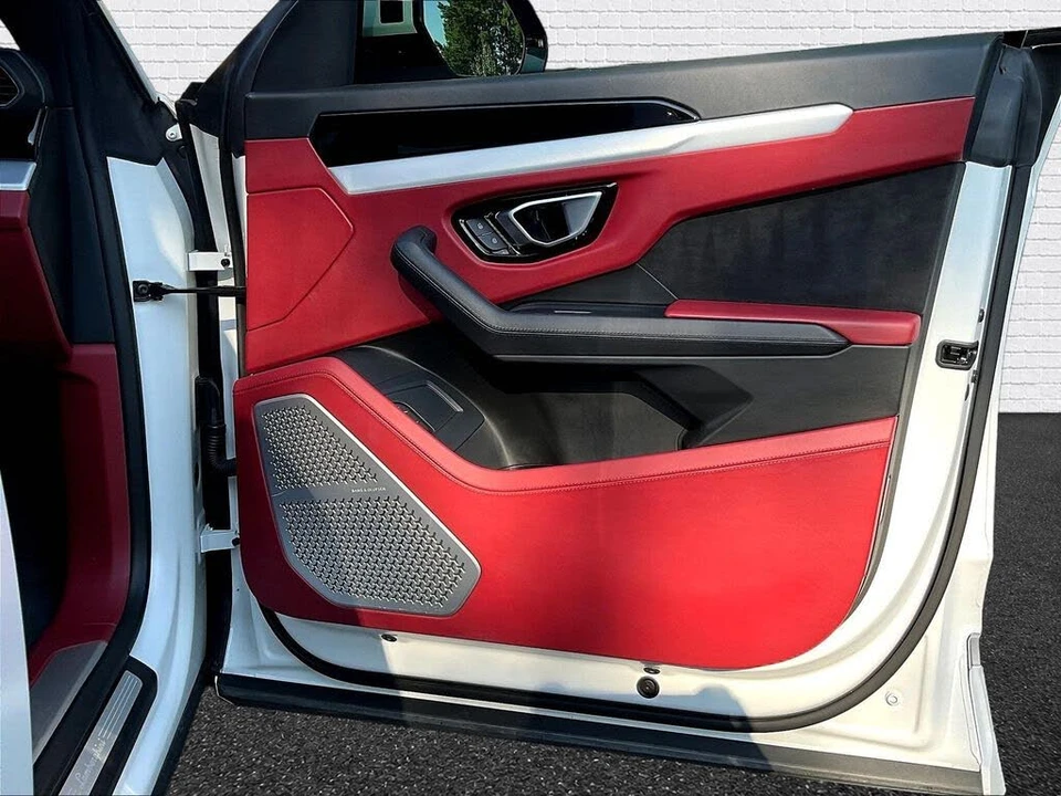 2022 Lamborghini Urus - Image 25 of 28