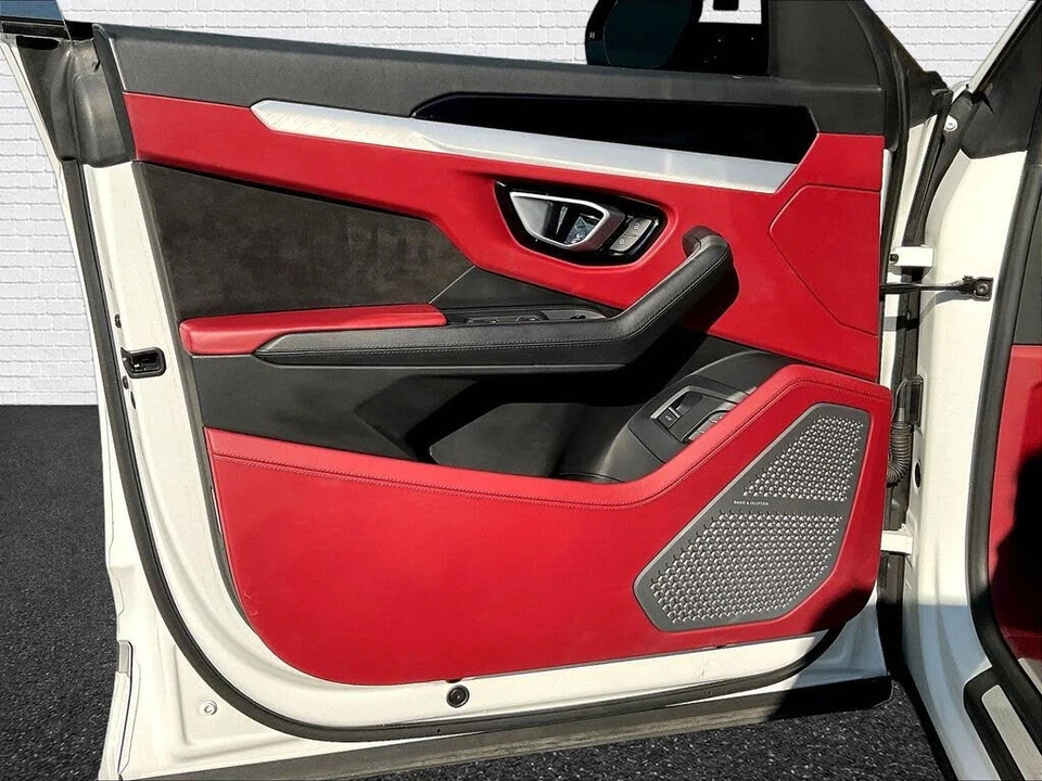 2022 Lamborghini Urus - Image 18 of 28