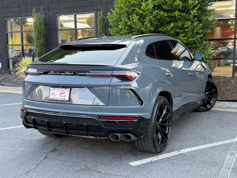 2022 Lamborghini Urus - Image 12 of 31