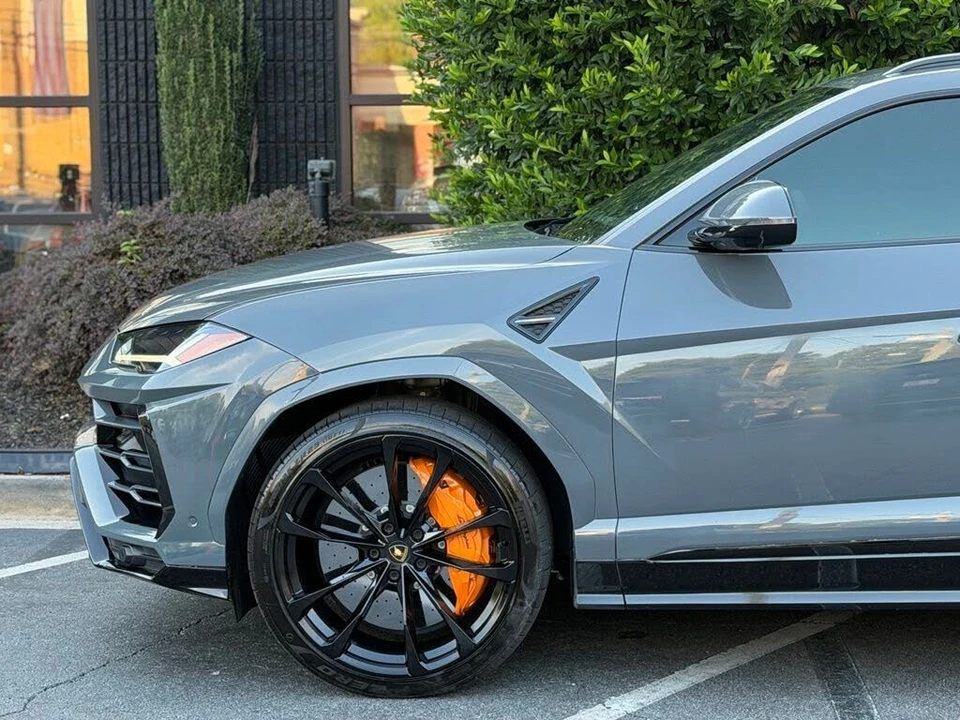 2022 Lamborghini Urus - Image 10 of 31