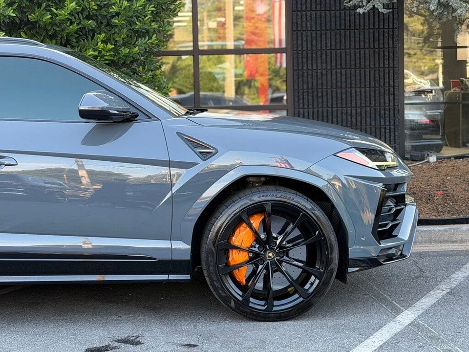 2022 Lamborghini Urus - Image 23 of 31