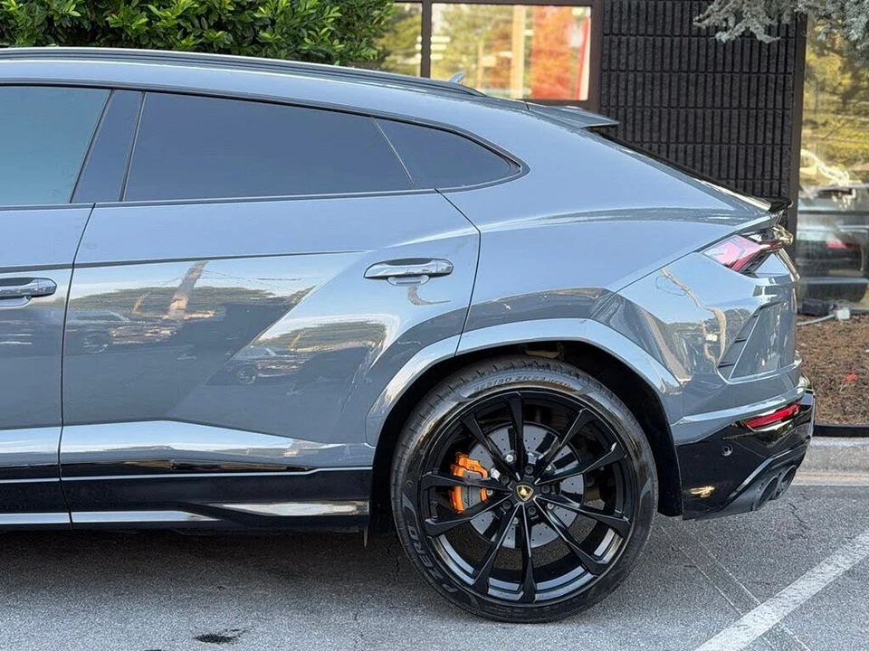 2022 Lamborghini Urus - Image 11 of 31
