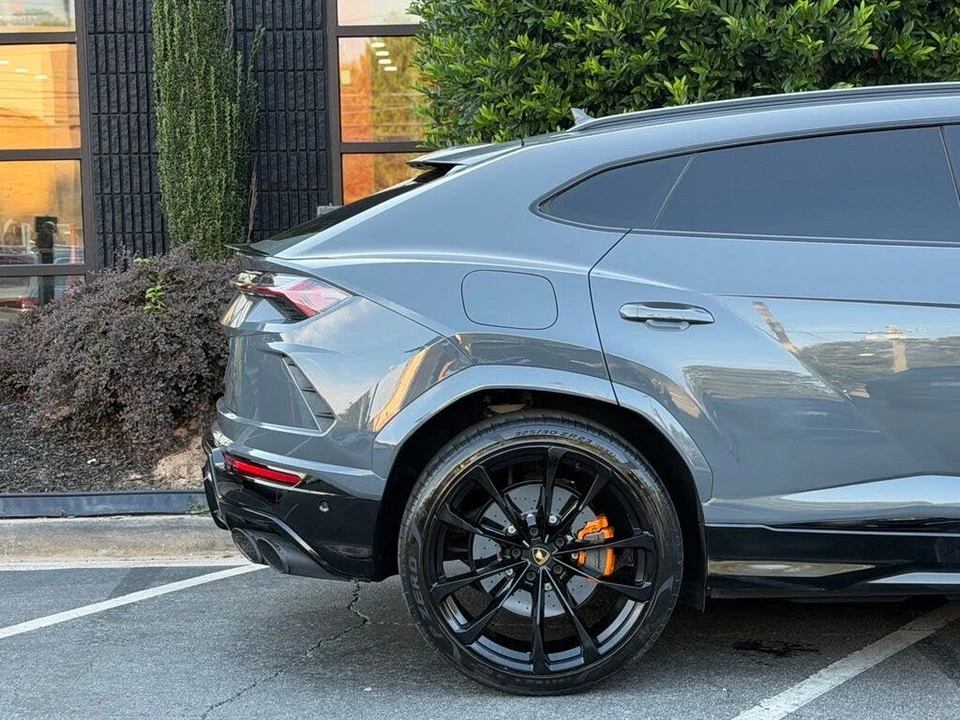 2022 Lamborghini Urus - Image 22 of 31