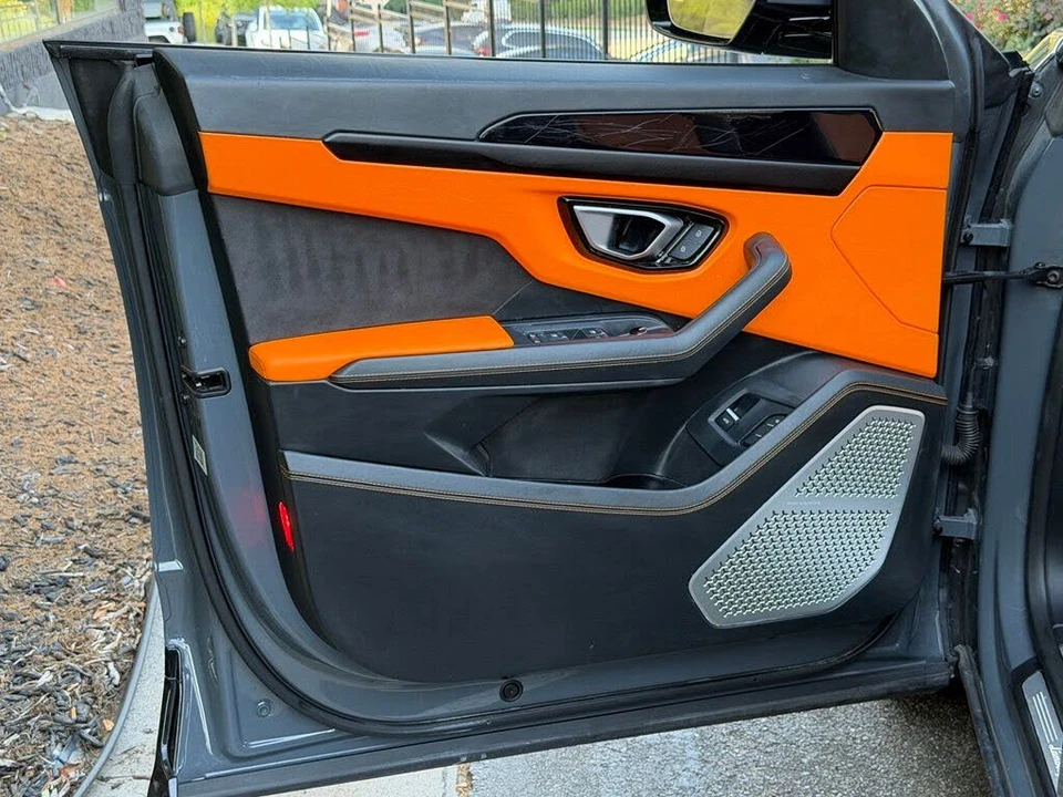 2022 Lamborghini Urus - Image 29 of 31
