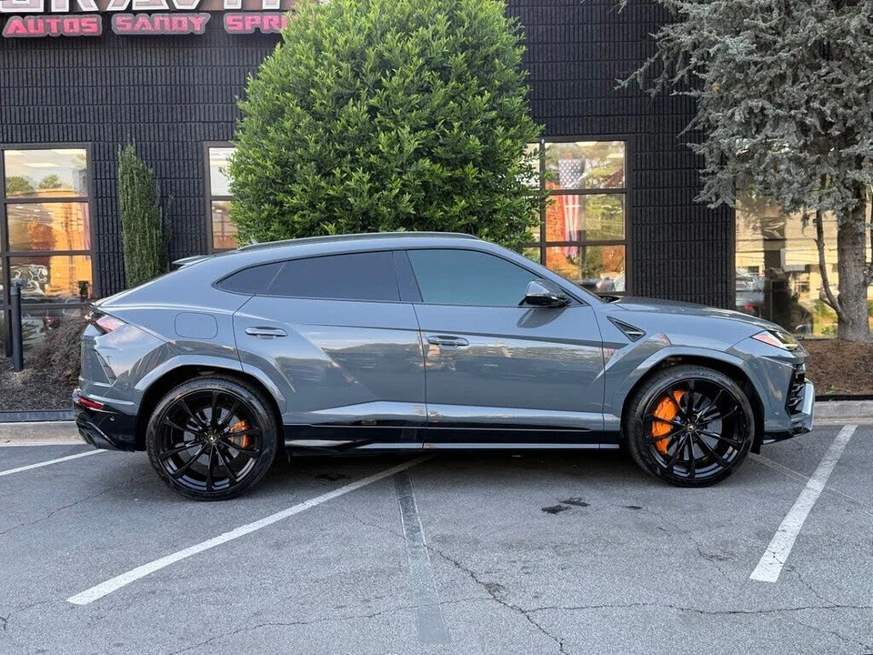 2022 Lamborghini Urus - Image 21 of 31