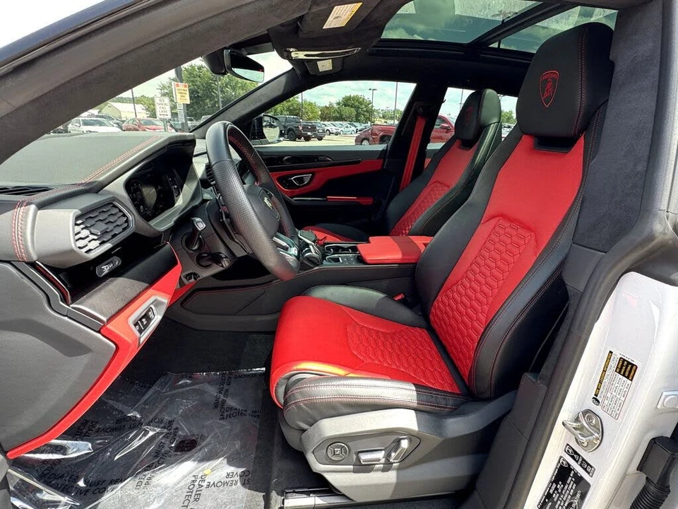 2022 Lamborghini Urus - Image 17 of 31