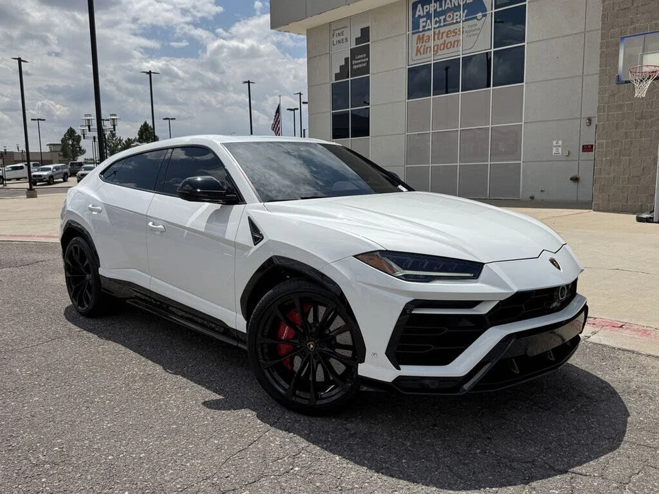 2022 Lamborghini Urus - Image 2 of 31