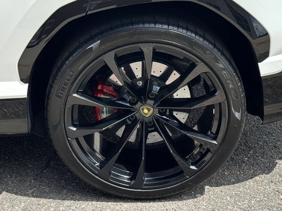 2022 Lamborghini Urus - Image 14 of 31