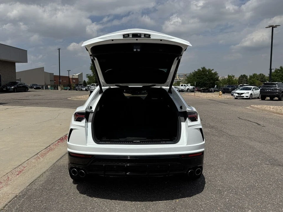 2022 Lamborghini Urus - Image 8 of 31