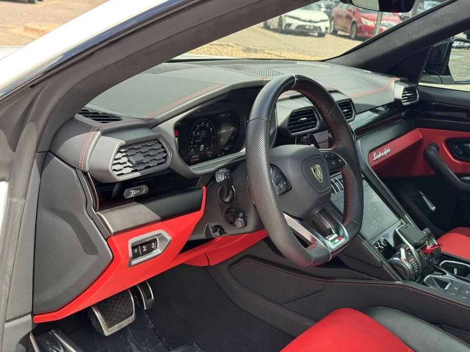 2022 Lamborghini Urus - Image 21 of 31