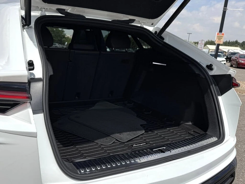 2022 Lamborghini Urus - Image 10 of 31