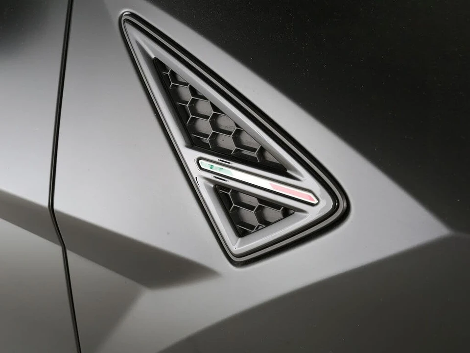 2022 Lamborghini Urus - Image 15 of 31