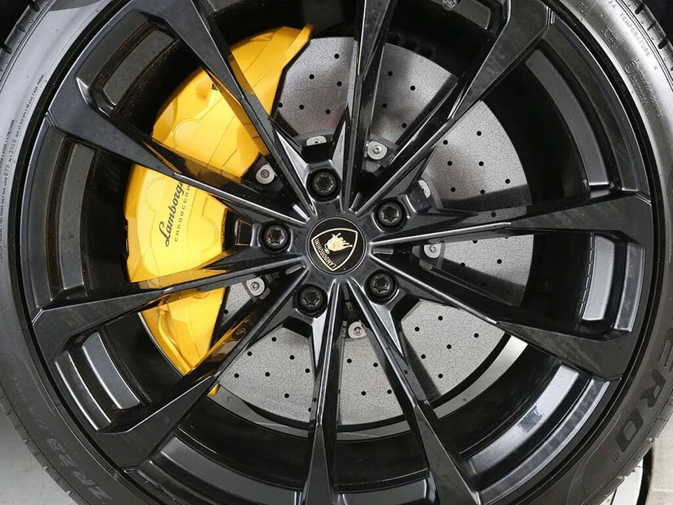 2022 Lamborghini Urus - Image 16 of 31