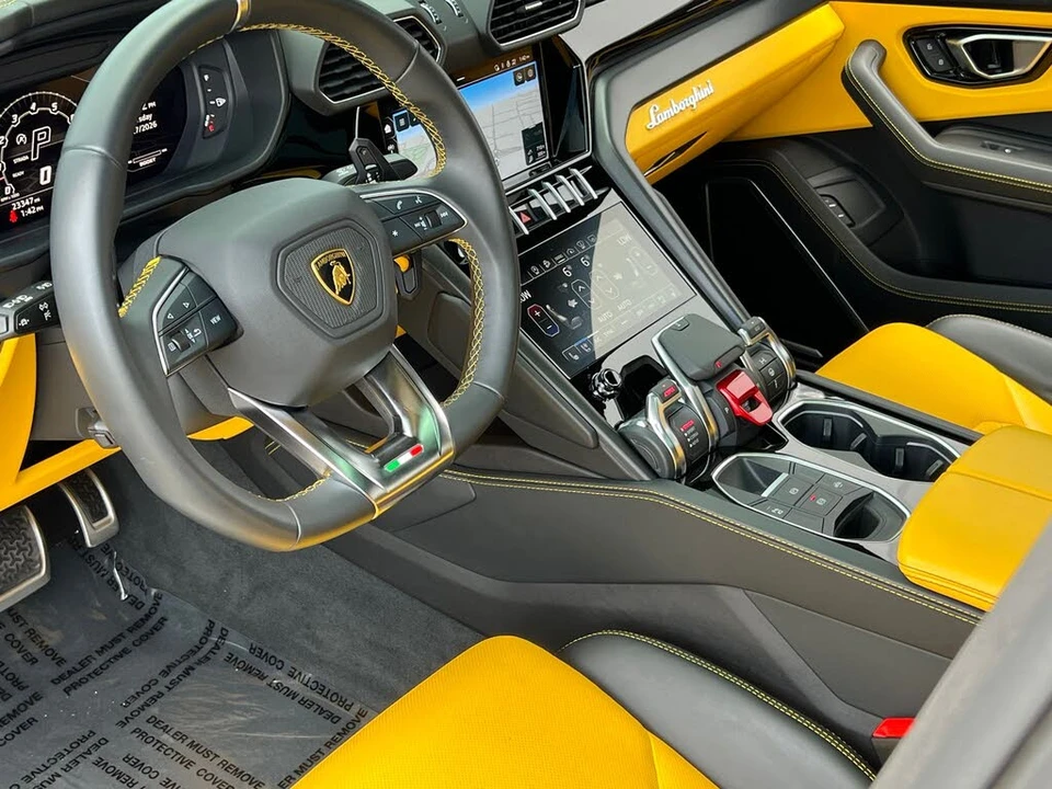 2022 Lamborghini Urus - Image 2 of 31
