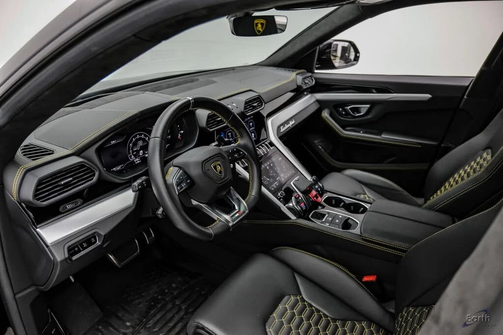 2022 Lamborghini Urus - Image 2 of 31
