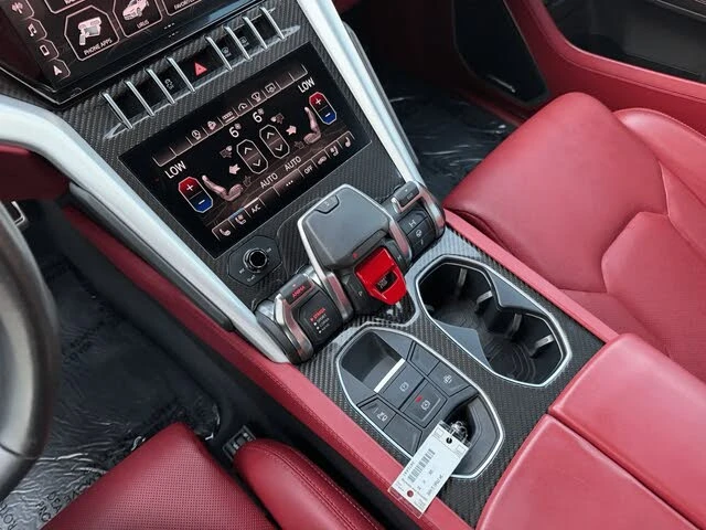 2022 Lamborghini Urus - Image 24 of 31