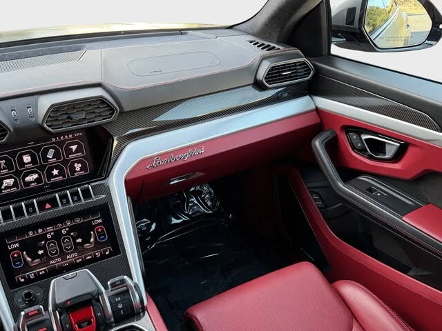 2022 Lamborghini Urus - Image 17 of 31