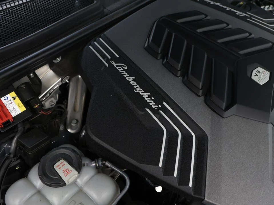 2022 Lamborghini Urus - Image 16 of 31