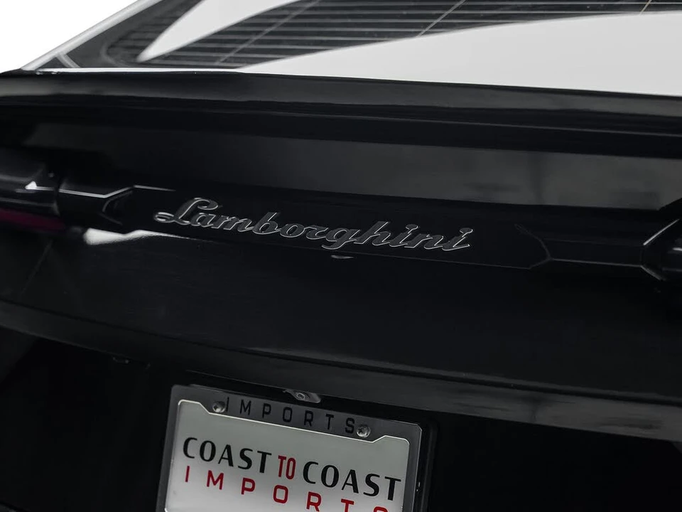 2022 Lamborghini Urus - Image 14 of 31