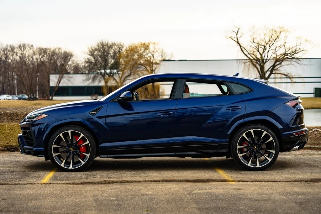 2022 Lamborghini Urus - Image 2 of 31