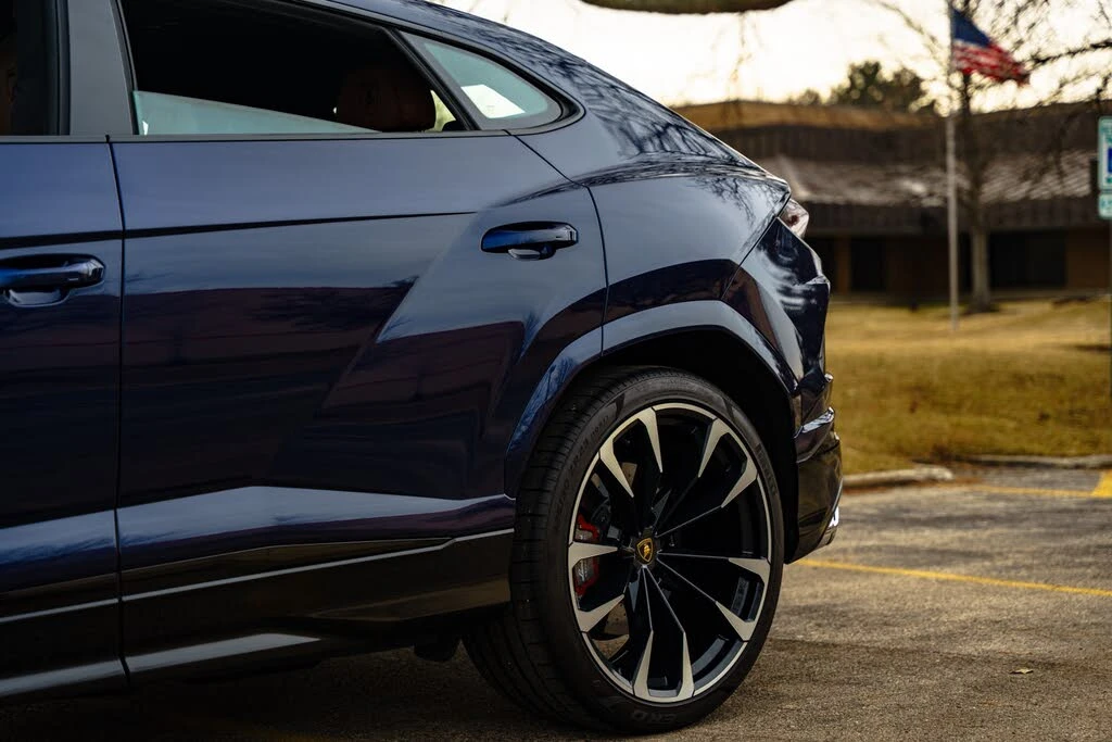 2022 Lamborghini Urus - Image 9 of 31