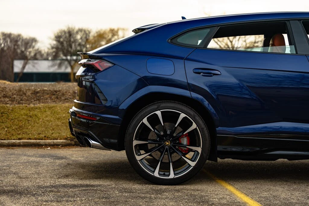 2022 Lamborghini Urus - Image 18 of 31