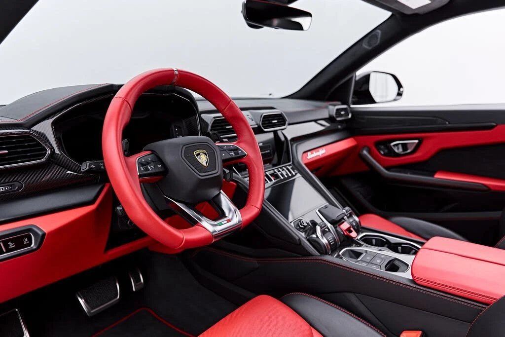 2022 Lamborghini Urus - Image 2 of 31