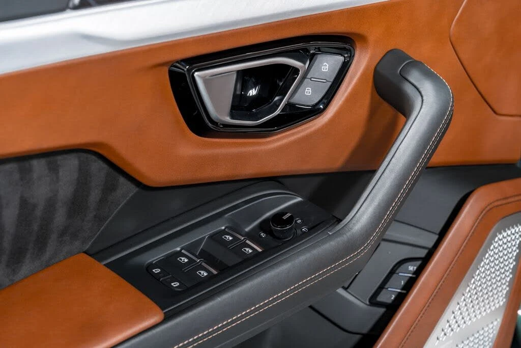 2022 Lamborghini Urus - Image 10 of 31