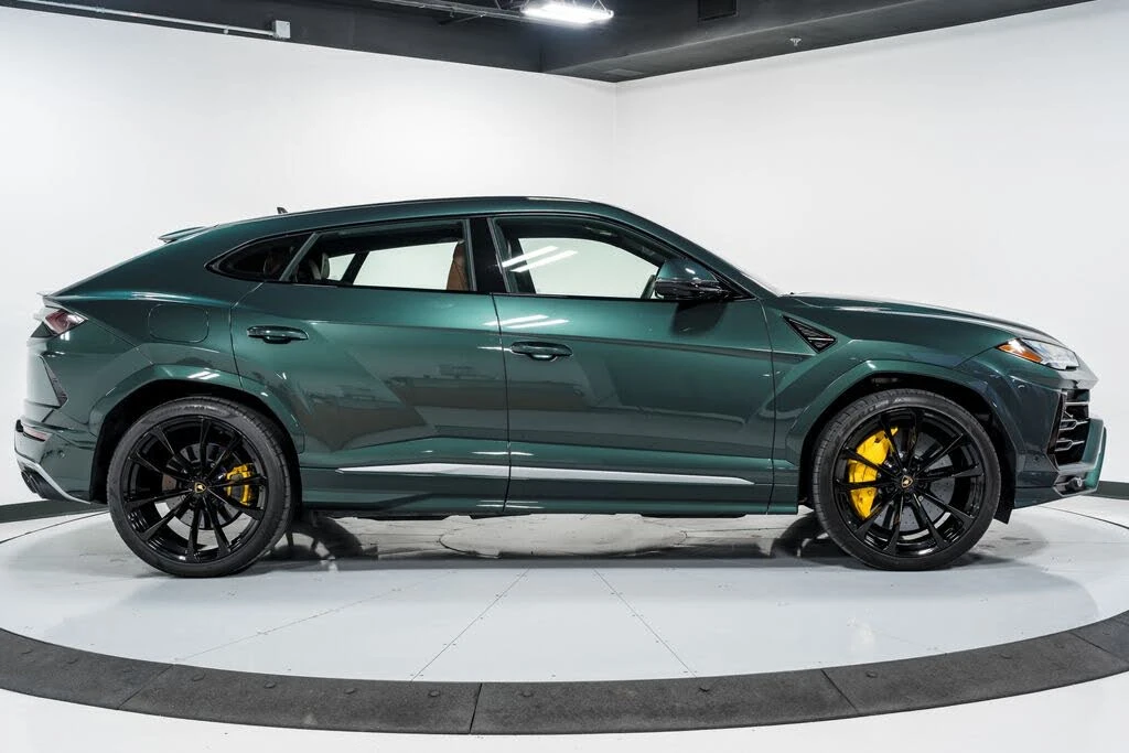 2022 Lamborghini Urus - Image 2 of 31