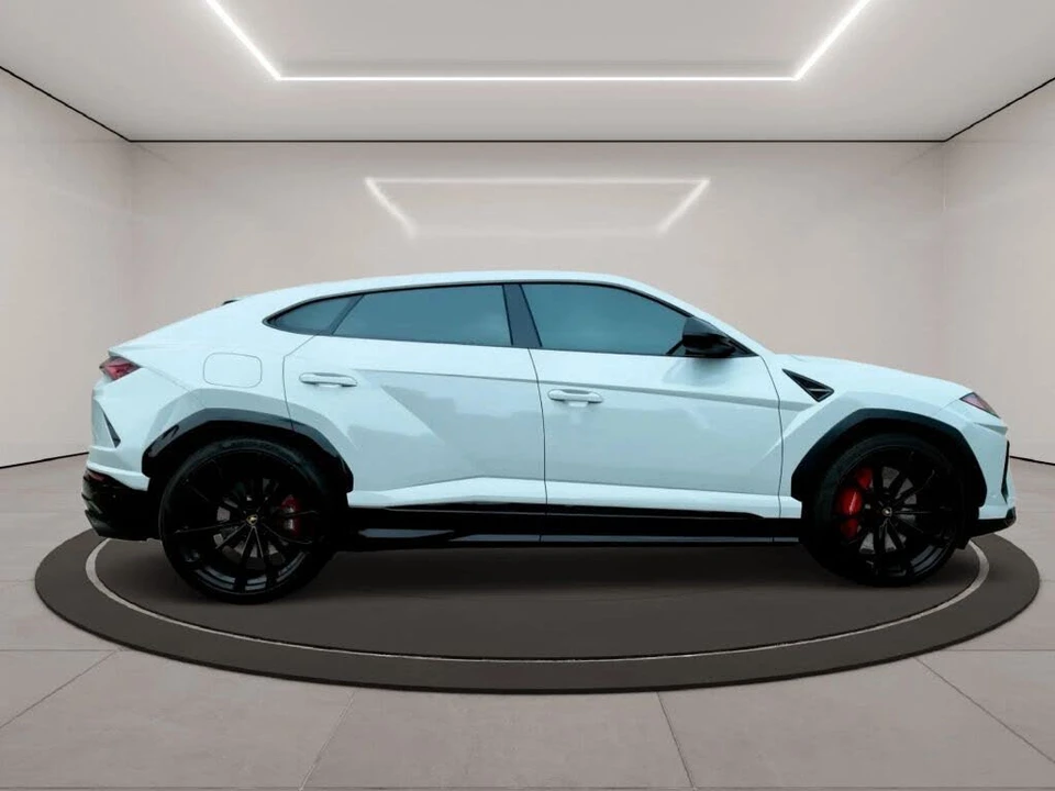 2022 Lamborghini Urus - Image 17 of 19