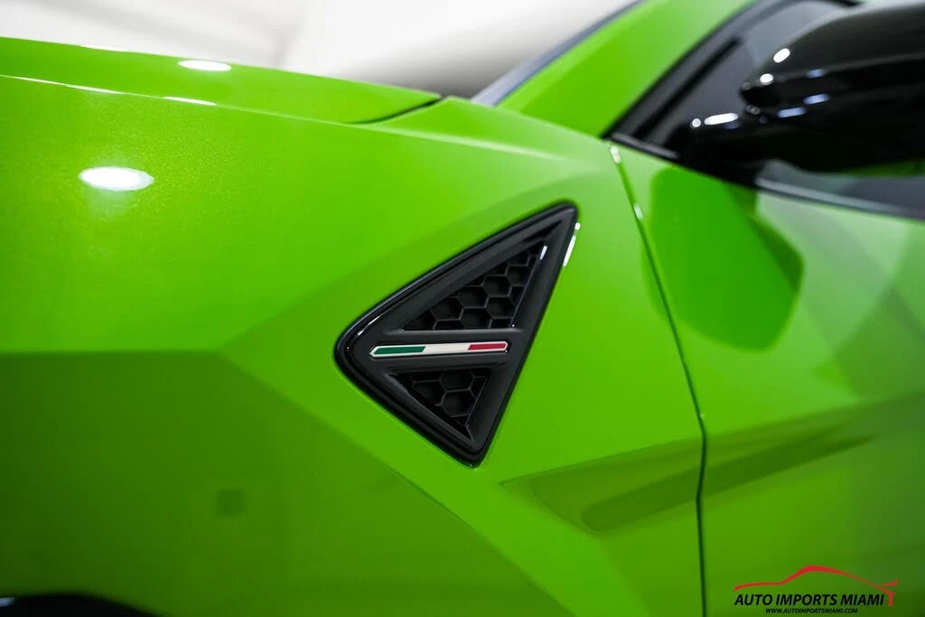 2022 Lamborghini Urus - Image 8 of 31