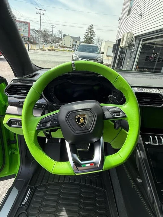 2022 Lamborghini Urus - Image 11 of 13