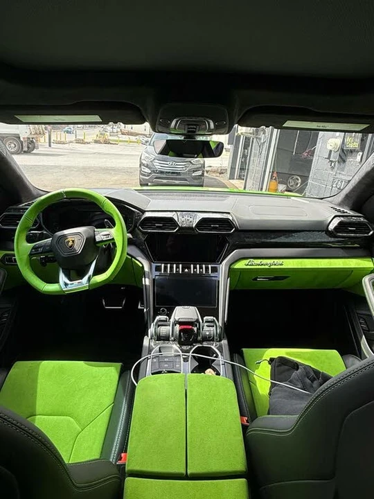 2022 Lamborghini Urus - Image 8 of 13