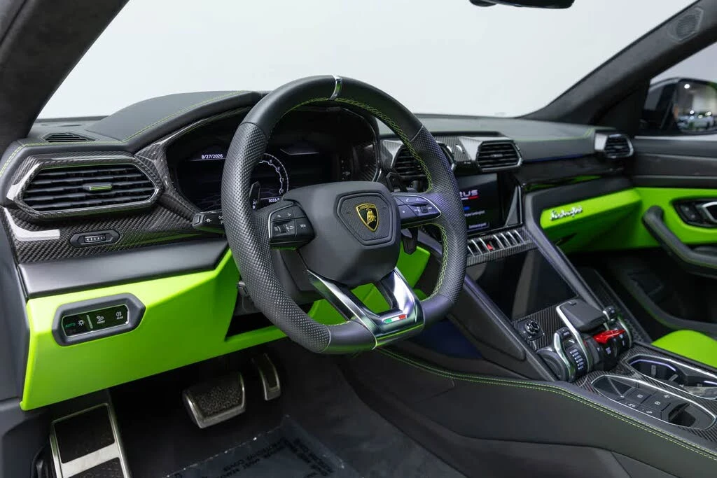 2022 Lamborghini Urus - Image 2 of 31