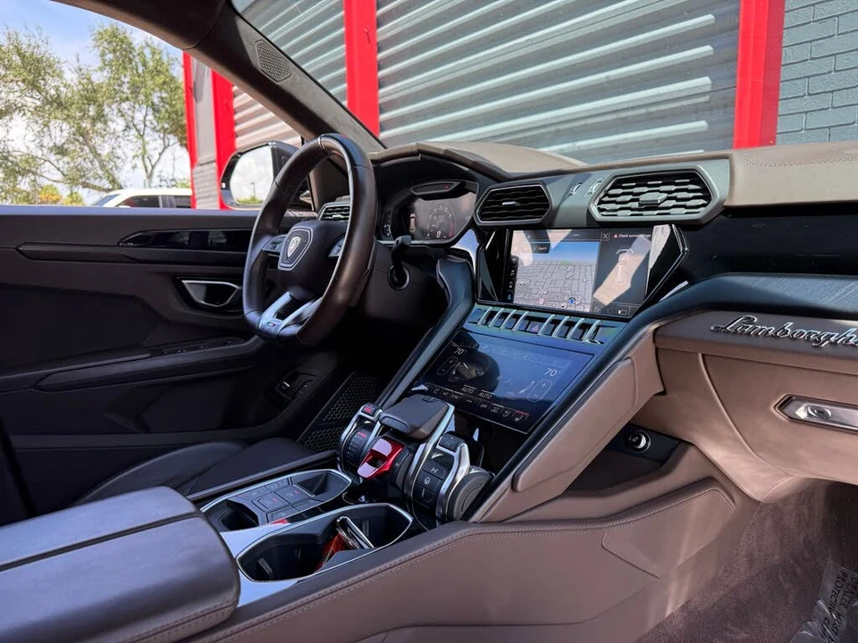2022 Lamborghini Urus - Image 29 of 31